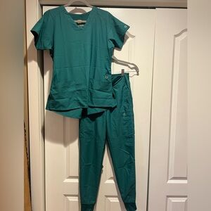 Scrub set